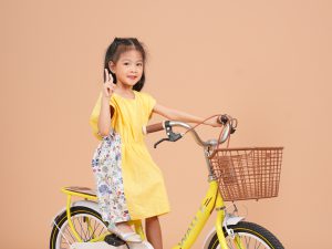 Xe đạp trẻ em bé nữ màu vàng Wiibike Wall.E Kid