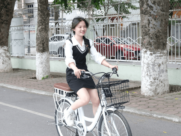 Phụ huynh có nên mua xe Wiibike cho con đi học? Đạp xe đi làm